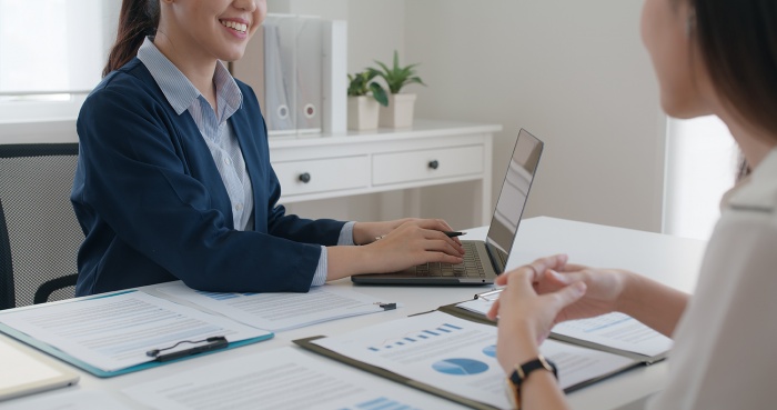 A business lender meets with a business owner